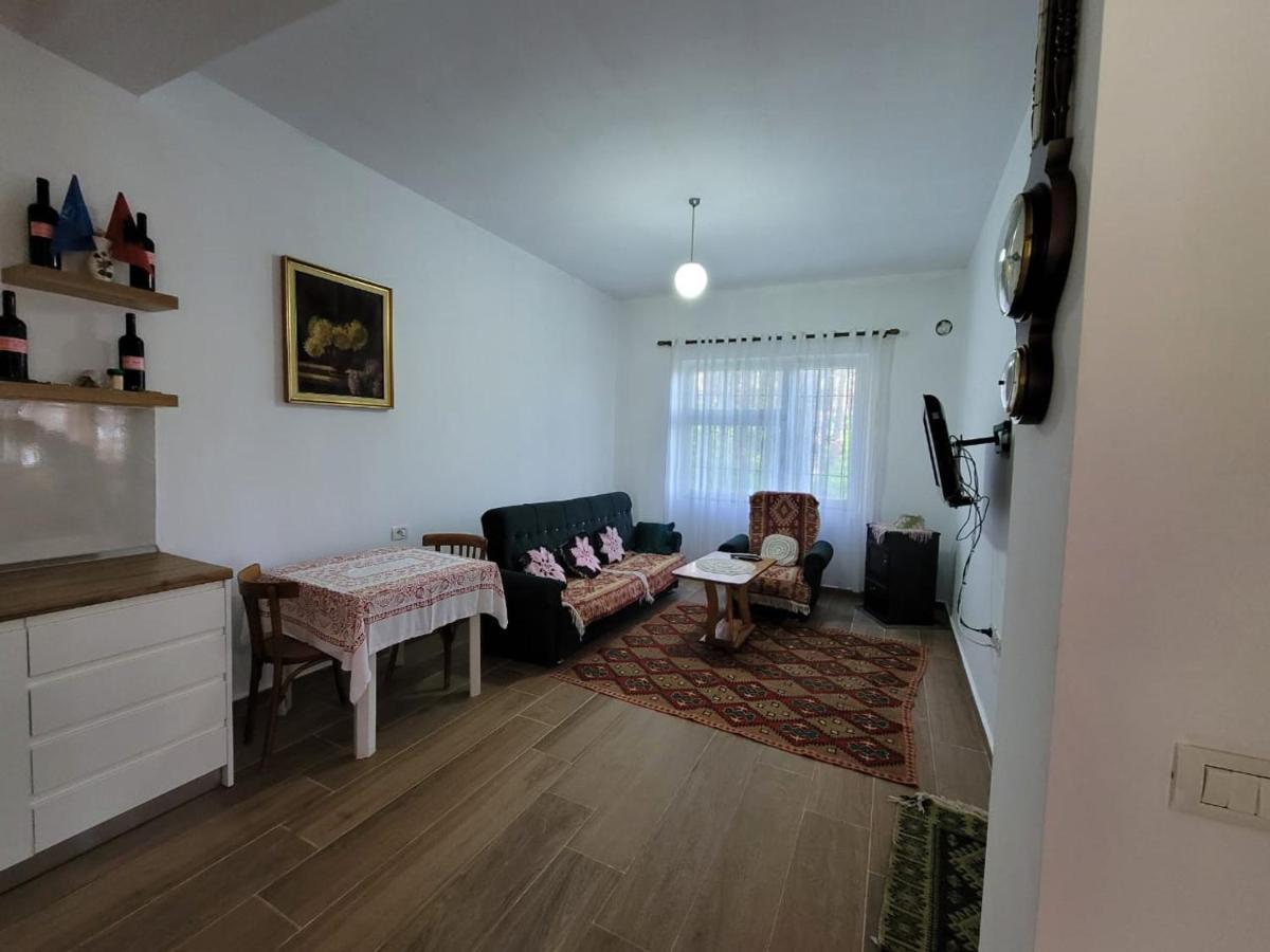 Villa Bujtinat Skenderi Gjinar 2 Exterior foto